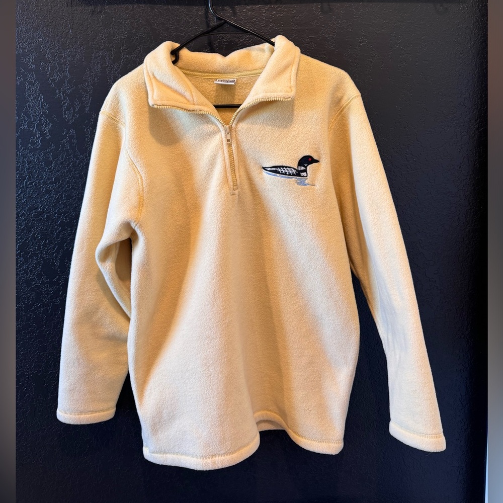City Scape, size medium, fleece quarterzip.